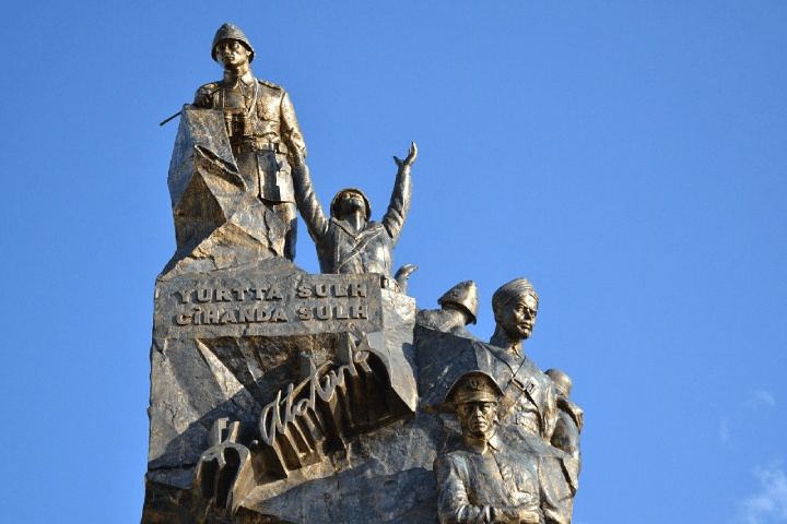 Yurtta Sulh Cihanda Sulh Anıtı