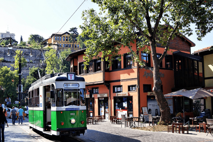 Cumhuriyet Caddesi Tramvay