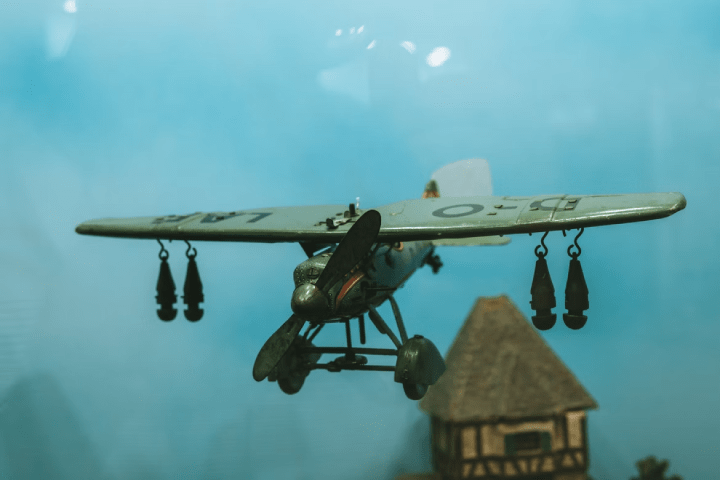 Oyuncak Müzesi II. Dünya Savaşı Tayyare Oyuncağı