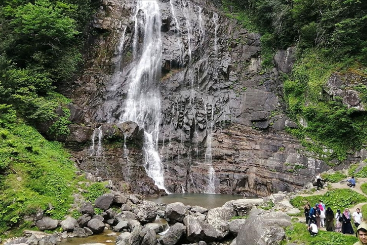 Mençune Şelalesi