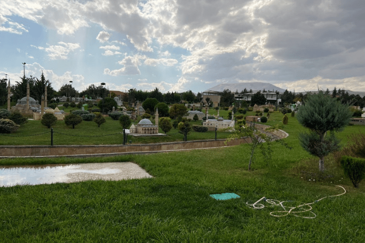 80 binde devri alem parkı
