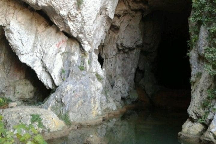 ayvaini mağarası