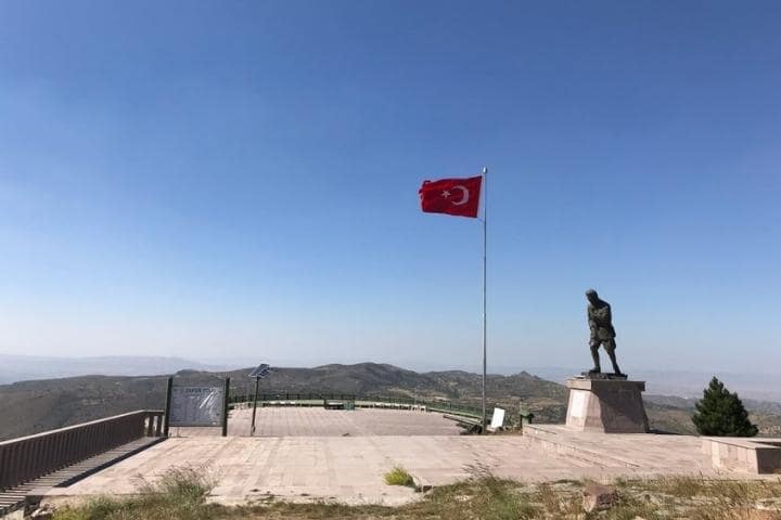 Büyük Taarruz Şehitliği ve Mustafa Kemal Atatürk Anıtı